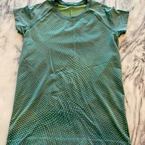 LULULEMON “Swiftly tech” short sleeve tee